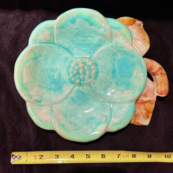 CERAMIC FLOWER PLATE BY SORCHA BORU (1900-2006) - Picture 3 of 4